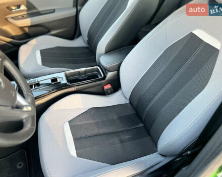 Зелений Опель Mokka-e, об'ємом двигуна 0 л та пробігом 17 тис. км за 19000 $, фото 10 на Automoto.ua