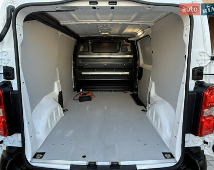 Белый Опель Vivaro-e, объемом двигателя 0 л и пробегом 50 тыс. км за 20878 $, фото 33 на Automoto.ua