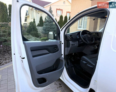 Белый Опель Vivaro-e, объемом двигателя 0 л и пробегом 50 тыс. км за 20878 $, фото 14 на Automoto.ua