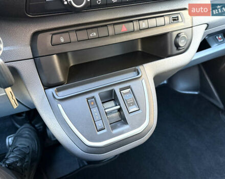 Белый Опель Vivaro-e, объемом двигателя 0 л и пробегом 50 тыс. км за 20878 $, фото 28 на Automoto.ua