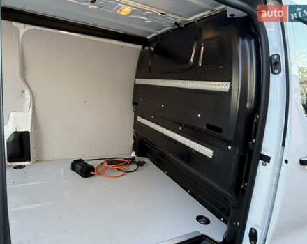Белый Опель Vivaro-e, объемом двигателя 0 л и пробегом 50 тыс. км за 20878 $, фото 37 на Automoto.ua