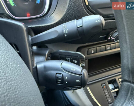 Белый Опель Vivaro-e, объемом двигателя 0 л и пробегом 50 тыс. км за 20878 $, фото 23 на Automoto.ua