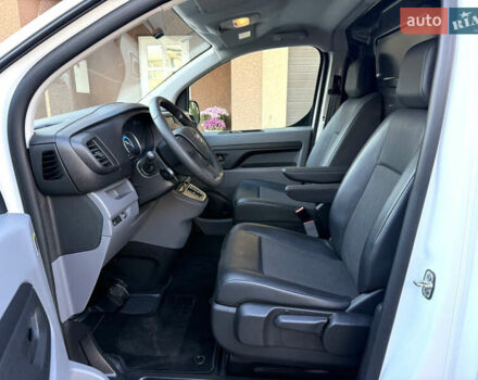 Белый Опель Vivaro-e, объемом двигателя 0 л и пробегом 50 тыс. км за 20878 $, фото 17 на Automoto.ua