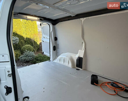 Белый Опель Vivaro-e, объемом двигателя 0 л и пробегом 50 тыс. км за 20878 $, фото 38 на Automoto.ua