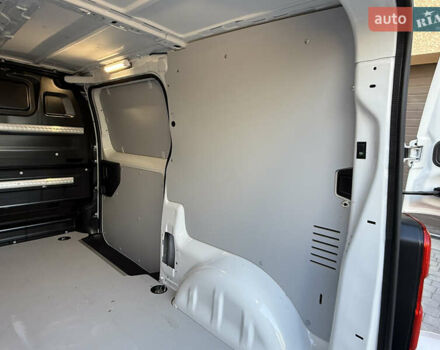 Белый Опель Vivaro-e, объемом двигателя 0 л и пробегом 50 тыс. км за 20878 $, фото 35 на Automoto.ua
