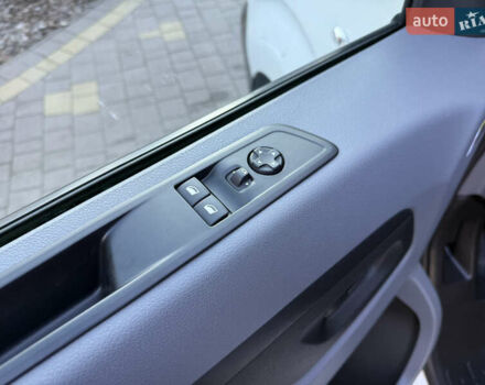 Белый Опель Vivaro-e, объемом двигателя 0 л и пробегом 50 тыс. км за 20878 $, фото 16 на Automoto.ua