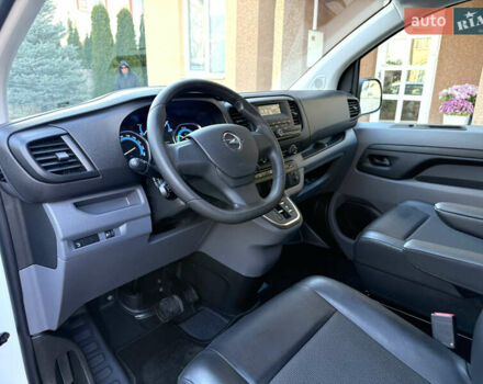 Белый Опель Vivaro-e, объемом двигателя 0 л и пробегом 50 тыс. км за 20878 $, фото 19 на Automoto.ua