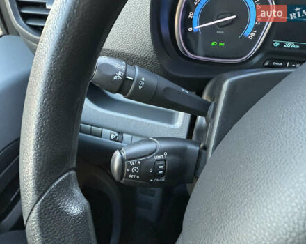 Белый Опель Vivaro-e, объемом двигателя 0 л и пробегом 50 тыс. км за 20878 $, фото 22 на Automoto.ua