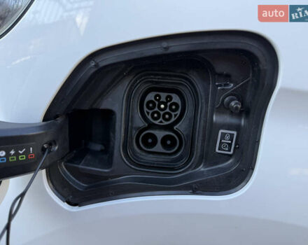 Белый Опель Vivaro-e, объемом двигателя 0 л и пробегом 50 тыс. км за 20878 $, фото 13 на Automoto.ua