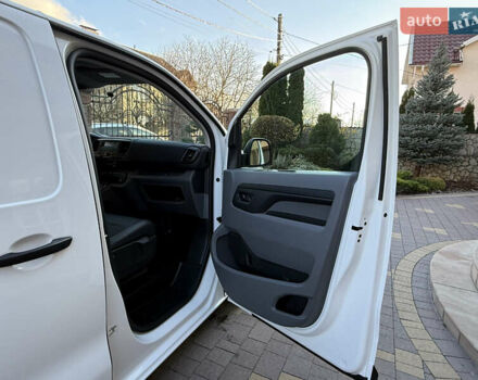 Белый Опель Vivaro-e, объемом двигателя 0 л и пробегом 50 тыс. км за 20878 $, фото 40 на Automoto.ua