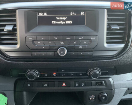 Белый Опель Vivaro-e, объемом двигателя 0 л и пробегом 27 тыс. км за 18700 $, фото 34 на Automoto.ua