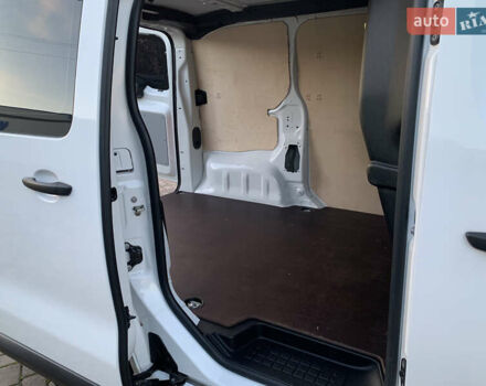 Белый Опель Vivaro-e, объемом двигателя 0 л и пробегом 27 тыс. км за 18700 $, фото 26 на Automoto.ua