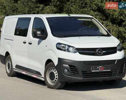 Белый Опель Vivaro-e, объемом двигателя 0 л и пробегом 17 тыс. км за 23900 $, фото 4 на Automoto.ua
