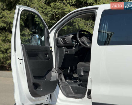 Белый Опель Vivaro-e, объемом двигателя 0 л и пробегом 17 тыс. км за 23900 $, фото 15 на Automoto.ua