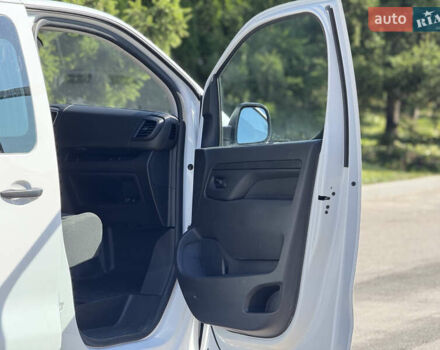 Белый Опель Vivaro-e, объемом двигателя 0 л и пробегом 17 тыс. км за 23900 $, фото 20 на Automoto.ua