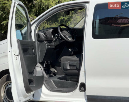 Белый Опель Vivaro-e, объемом двигателя 0 л и пробегом 17 тыс. км за 23900 $, фото 30 на Automoto.ua