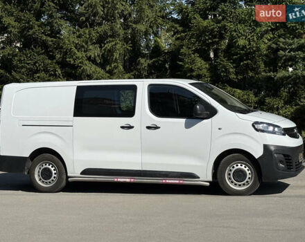 Белый Опель Vivaro-e, объемом двигателя 0 л и пробегом 17 тыс. км за 23900 $, фото 3 на Automoto.ua