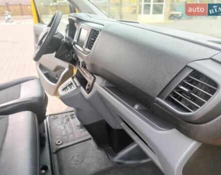 Желтый Опель Vivaro-e, объемом двигателя 0 л и пробегом 104 тыс. км за 15800 $, фото 46 на Automoto.ua