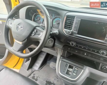 Желтый Опель Vivaro-e, объемом двигателя 0 л и пробегом 104 тыс. км за 15800 $, фото 52 на Automoto.ua