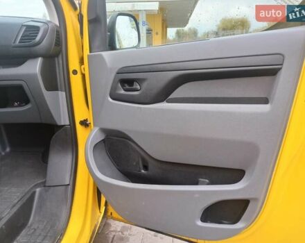 Желтый Опель Vivaro-e, объемом двигателя 0 л и пробегом 104 тыс. км за 15800 $, фото 45 на Automoto.ua