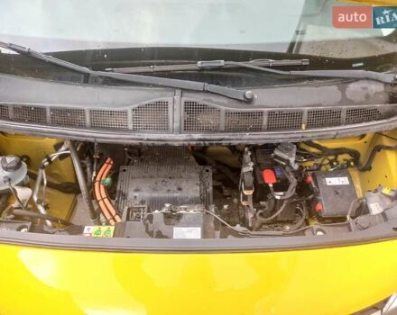Желтый Опель Vivaro-e, объемом двигателя 0 л и пробегом 104 тыс. км за 15800 $, фото 68 на Automoto.ua