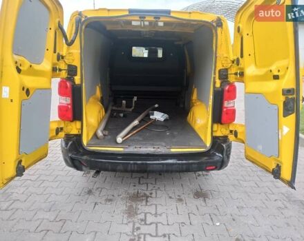 Желтый Опель Vivaro-e, объемом двигателя 0 л и пробегом 104 тыс. км за 15800 $, фото 22 на Automoto.ua