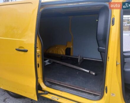 Желтый Опель Vivaro-e, объемом двигателя 0 л и пробегом 104 тыс. км за 15800 $, фото 24 на Automoto.ua