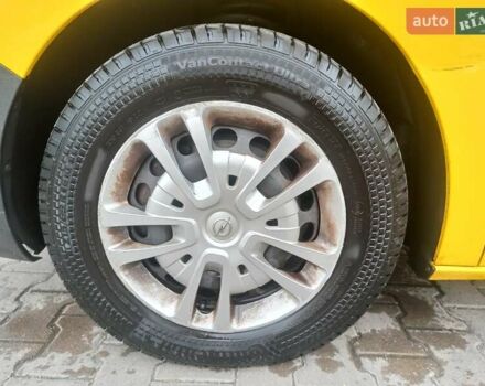 Желтый Опель Vivaro-e, объемом двигателя 0 л и пробегом 104 тыс. км за 15800 $, фото 36 на Automoto.ua