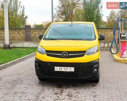 Желтый Опель Vivaro-e, объемом двигателя 0 л и пробегом 104 тыс. км за 15800 $, фото 7 на Automoto.ua