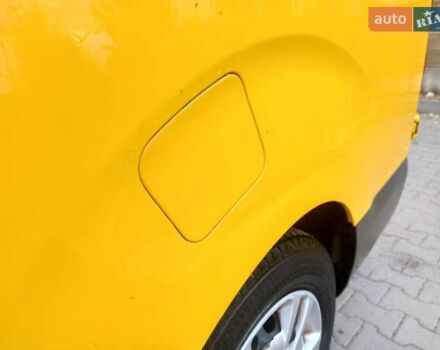 Желтый Опель Vivaro-e, объемом двигателя 0 л и пробегом 104 тыс. км за 15800 $, фото 32 на Automoto.ua