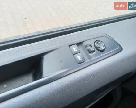 Желтый Опель Vivaro-e, объемом двигателя 0 л и пробегом 104 тыс. км за 15800 $, фото 53 на Automoto.ua