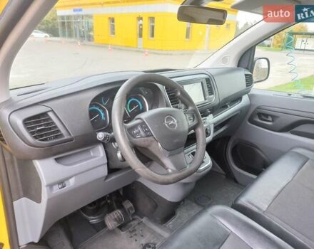 Желтый Опель Vivaro-e, объемом двигателя 0 л и пробегом 104 тыс. км за 15800 $, фото 41 на Automoto.ua