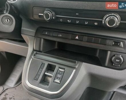 Желтый Опель Vivaro-e, объемом двигателя 0 л и пробегом 104 тыс. км за 15800 $, фото 50 на Automoto.ua