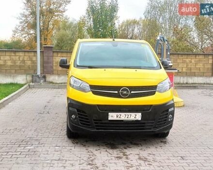 Желтый Опель Vivaro-e, объемом двигателя 0 л и пробегом 104 тыс. км за 15800 $, фото 8 на Automoto.ua
