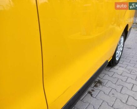 Желтый Опель Vivaro-e, объемом двигателя 0 л и пробегом 104 тыс. км за 15800 $, фото 31 на Automoto.ua