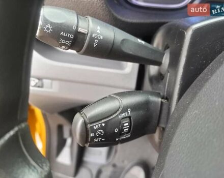 Желтый Опель Vivaro-e, объемом двигателя 0 л и пробегом 104 тыс. км за 15800 $, фото 66 на Automoto.ua