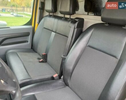 Желтый Опель Vivaro-e, объемом двигателя 0 л и пробегом 104 тыс. км за 15800 $, фото 42 на Automoto.ua