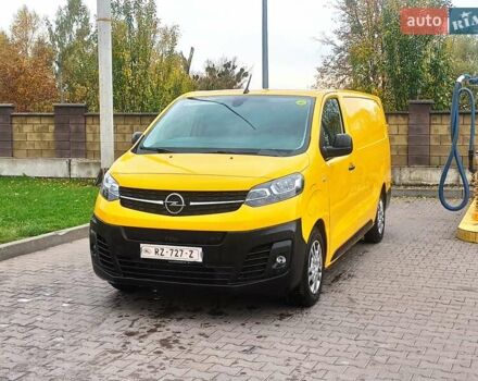Желтый Опель Vivaro-e, объемом двигателя 0 л и пробегом 104 тыс. км за 15800 $, фото 6 на Automoto.ua