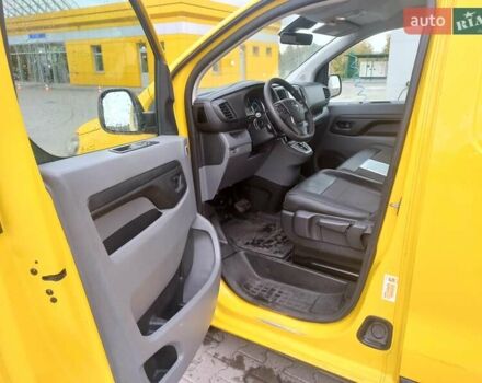 Желтый Опель Vivaro-e, объемом двигателя 0 л и пробегом 104 тыс. км за 15800 $, фото 37 на Automoto.ua