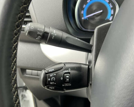 Белый Опель Zafira Life, объемом двигателя 0 л и пробегом 45 тыс. км за 28800 $, фото 32 на Automoto.ua