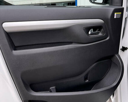 Белый Опель Zafira Life, объемом двигателя 0 л и пробегом 45 тыс. км за 28800 $, фото 10 на Automoto.ua