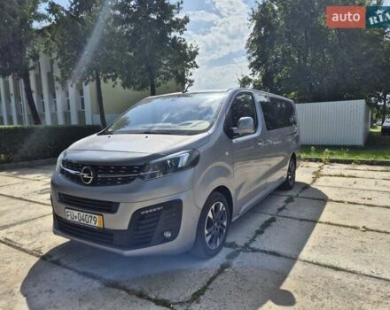 Серый Опель Zafira Life, объемом двигателя 2 л и пробегом 200 тыс. км за 25999 $, фото 3 на Automoto.ua