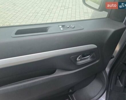 Сірий Опель Zafira Life, об'ємом двигуна 2 л та пробігом 200 тис. км за 25999 $, фото 72 на Automoto.ua