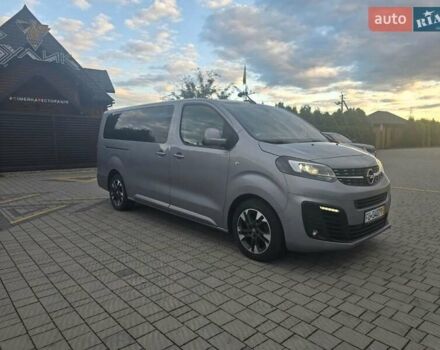 Сірий Опель Zafira Life, об'ємом двигуна 2 л та пробігом 200 тис. км за 25999 $, фото 4 на Automoto.ua