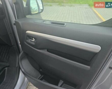 Сірий Опель Zafira Life, об'ємом двигуна 2 л та пробігом 200 тис. км за 25999 $, фото 27 на Automoto.ua
