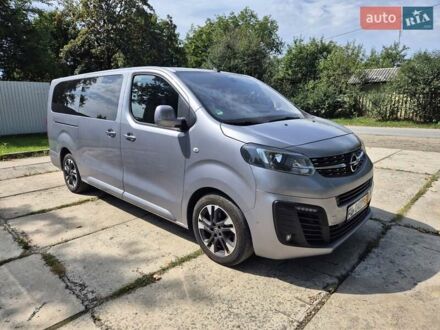 Серый Опель Zafira Life, объемом двигателя 2 л и пробегом 200 тыс. км за 25999 $, фото 1 на Automoto.ua