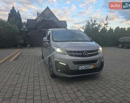 Сірий Опель Zafira Life, об'ємом двигуна 2 л та пробігом 200 тис. км за 25999 $, фото 1 на Automoto.ua