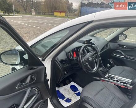 Белый Опель Zafira Tourer, объемом двигателя 2 л и пробегом 187 тыс. км за 9450 $, фото 74 на Automoto.ua
