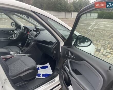 Белый Опель Zafira Tourer, объемом двигателя 2 л и пробегом 187 тыс. км за 9450 $, фото 47 на Automoto.ua