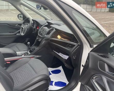 Белый Опель Zafira Tourer, объемом двигателя 2 л и пробегом 187 тыс. км за 9450 $, фото 43 на Automoto.ua